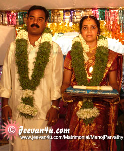 MANOJ PARVATHY Wedding Photo Album at Mahadeva Temple Chengannur Kerala